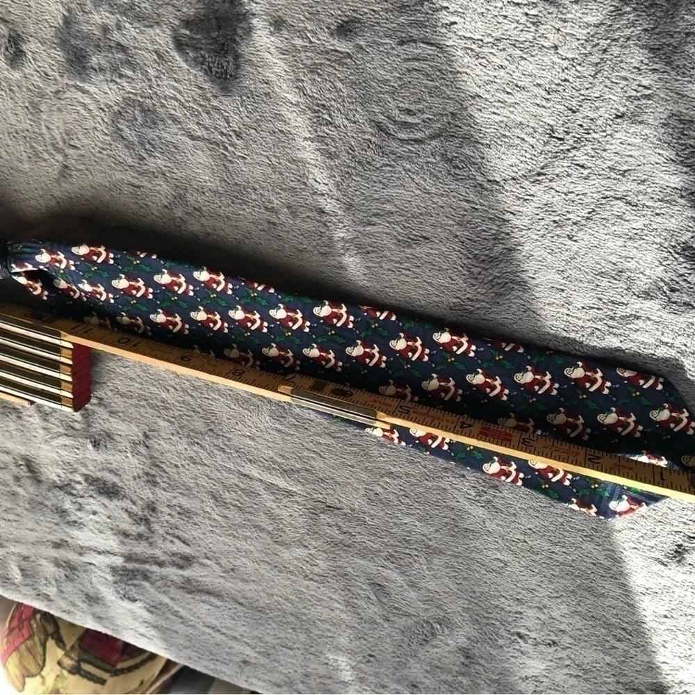 𝅺CHILDREN Christmas Santa and Holly Silk snap on‎ tie